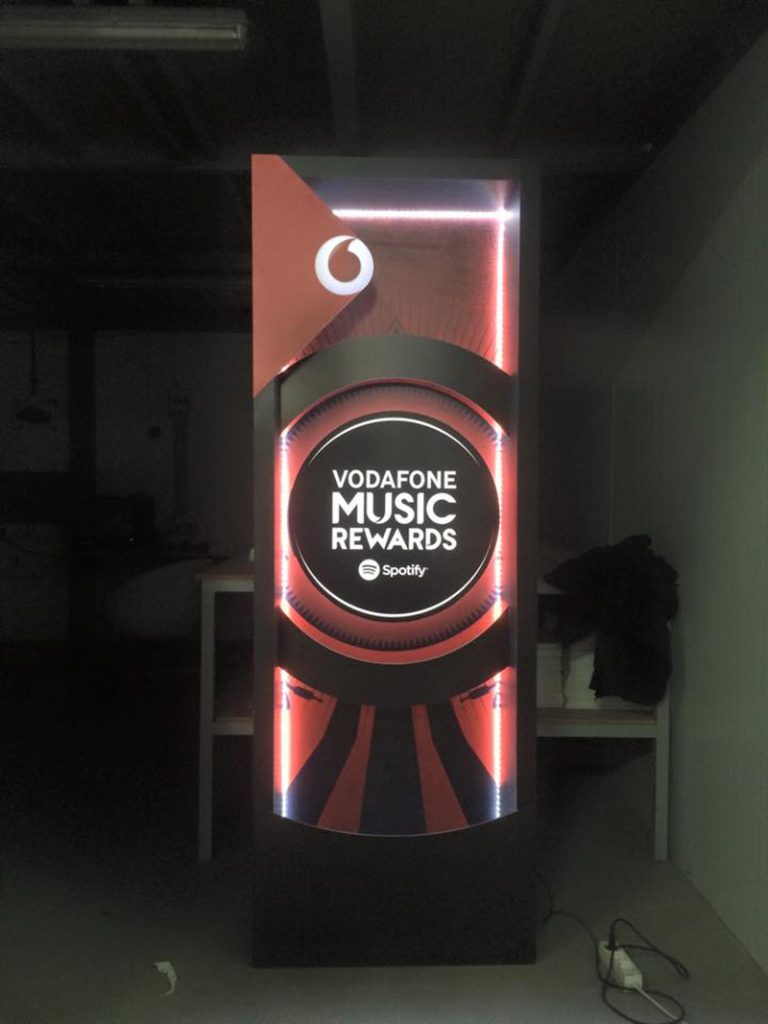  - Luminosos Vodafone