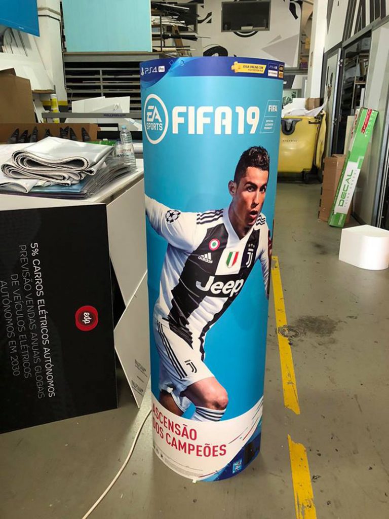  - Ponto de Venda – FIFA – CR7 – Bandai